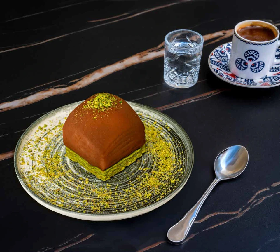 Cedric Baklava mit Pistazie im Café Peri Berlin
